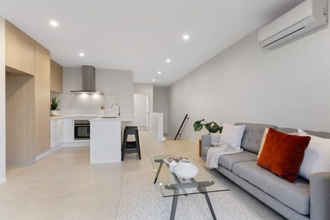 Photo of property in 2 Tara Lane, Manurewa, 2102