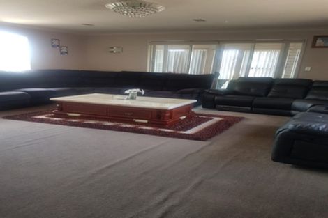 Photo of property in 2 Senator Drive, Manurewa, Auckland, 2105