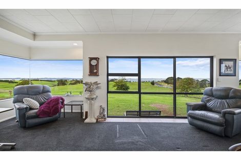 Photo of property in 16 Tearoe Road, Manukau Heads, Waiuku, 2684