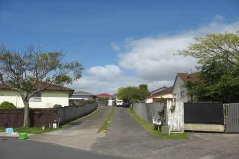 Photo of property in 2/15 Rukumoana Place, Clendon Park, Auckland, 2103