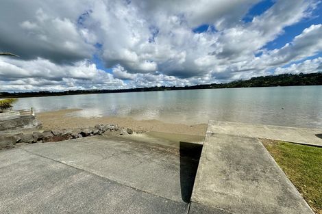 Photo of property in 62 The Terrace, Herald Island, Auckland, 0618