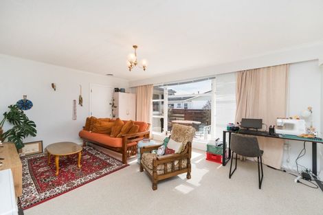 Photo of property in 76 Wikiriwhi Crescent, Awapuni, Palmerston North, 4412