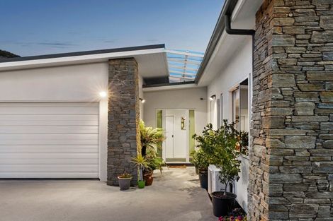 Photo of property in 83 Rob Roy Lane, Wanaka, 9305