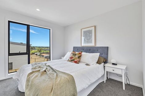 Photo of property in 2/504 Don Buck Road, Massey, Auckland, 0614