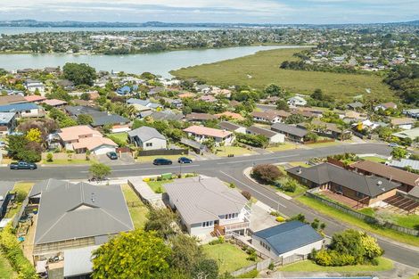 Photo of property in 1 Rubens Lane, West Harbour, Auckland, 0618