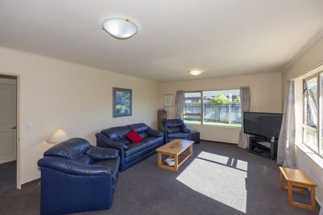 Photo of property in 83 Guildford Drive, Paraparaumu, 5032