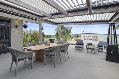 Photo of property in 32 Lough Bourne Drive, Pukekohe, 2120