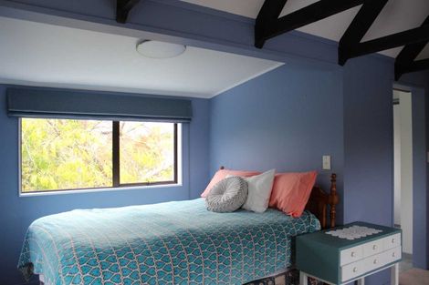 Photo of property in 26 Springdale Grove, Fitzherbert, Palmerston North, 4410