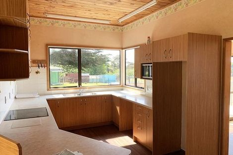 Photo of property in 15 Te Henga Road, Waitakere, Henderson, 0781