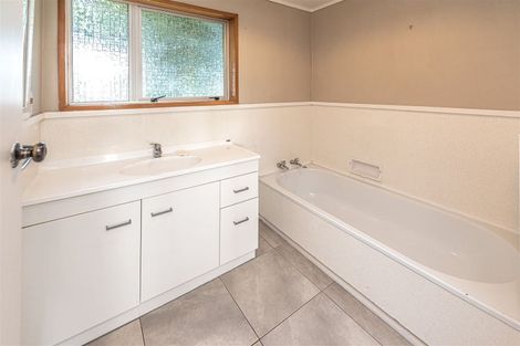 Photo of property in 16 Swinbourne Street, Waverley, 4510