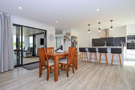 Photo of property in 15 Anglers Way, Omokoroa, 3114