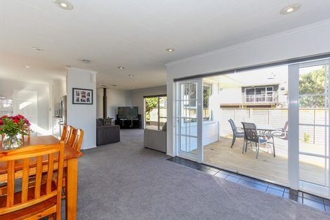 Photo of property in 5a Ambury Place, Merrilands, New Plymouth, 4312