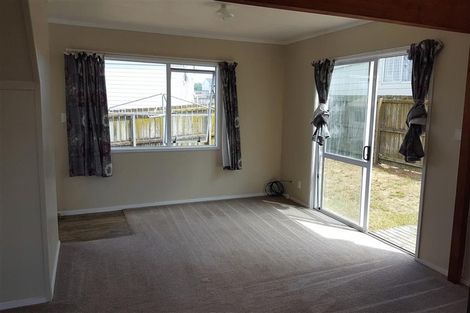 Photo of property in 2/24 Solveig Place, Randwick Park, Auckland, 2105