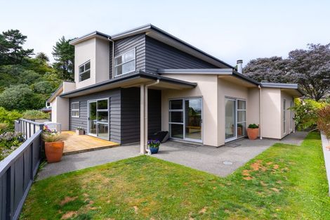 Photo of property in 11 Sedgley Grove, Churton Park, Wellington, 6037