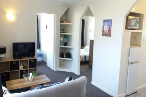 Photo of property in Windsor Court, 2/340 Tinakori Road, Thorndon, Wellington, 6011