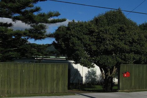 Photo of property in 8 Wairere Grove, Paraparaumu, 5032