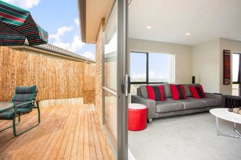 Photo of property in 21 Cityview Place, Massey, Auckland, 0614
