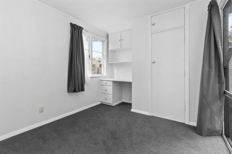 Photo of property in 16 Oxford Street, Fairfield, Hamilton, 3214