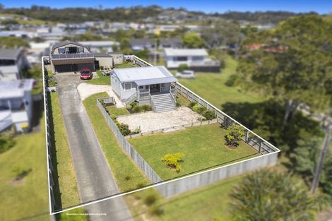 Photo of property in 12a Matai Road, Stanmore Bay, Whangaparaoa, 0932