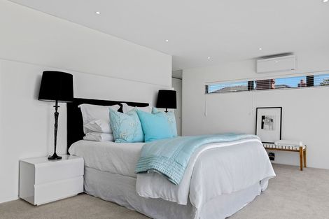 Photo of property in 116 Aikmans Road, Merivale, Christchurch, 8014