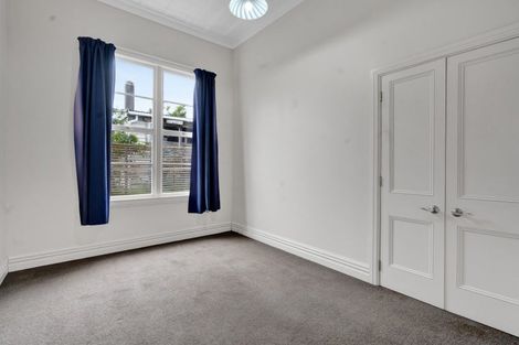 Photo of property in 35 Belt Road, Moturoa, New Plymouth, 4310