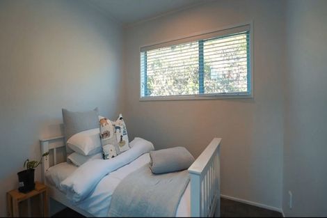 Photo of property in 1/9 Paruru Avenue, Northcote, Auckland, 0627