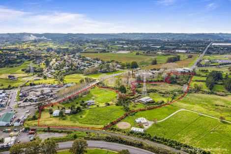 Photo of property in 7 Main Road, Kumeu, 0810