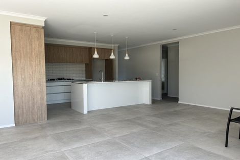 Photo of property in 18 Symes Drive, Red Beach, 0932