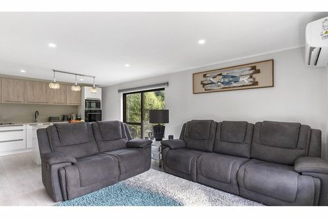 Photo of property in 3 Voltaire Court, Botany Downs, Auckland, 2010