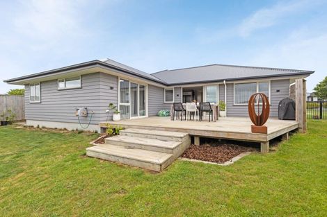 Photo of property in 1 Gibraltar Way, Fitzherbert, Palmerston North, 4410