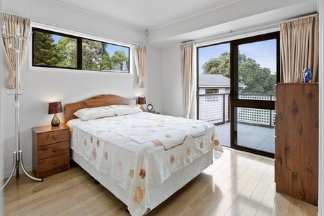 Photo of property in 30 Mannering Place, Hillcrest, Auckland, 0627