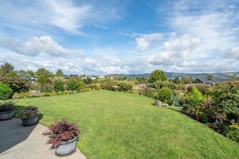 Photo of property in 5 Pukenamu Road, Rainbow Point, Taupo, 3330
