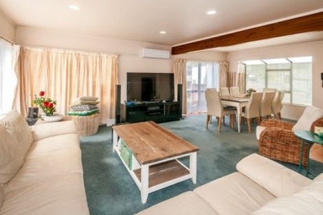 Photo of property in 1/81 Carlisle Road, Torbay, Auckland, 0632