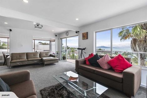 Photo of property in 3/1a Castor Bay Road, Castor Bay, Auckland, 0620