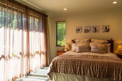 Photo of property in 15 Weka Place, Picton, 7220