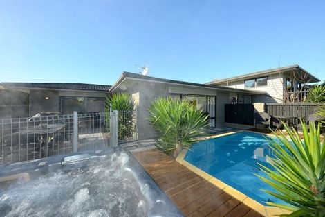 Photo of property in 8 Strathean Avenue, Avonhead, Christchurch, 8042