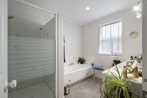 Photo of property in 1960 Parewanui Road, Parewanui, Bulls, 4894