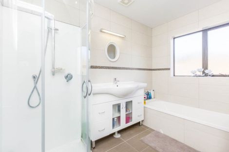 Photo of property in 29 King Charles Drive, Kingsley Heights, Upper Hutt, 5018