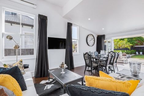 Photo of property in 12 Cross Street, Regent, Whangarei, 0112