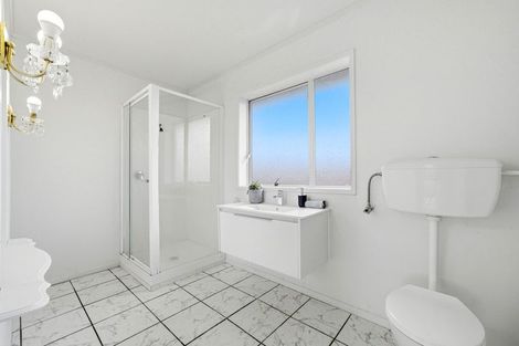 Photo of property in 4220a Great North Road, Glendene, Auckland, 0602