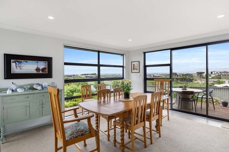 Photo of property in 107 Ruapehu Drive, Fitzherbert, Palmerston North, 4410