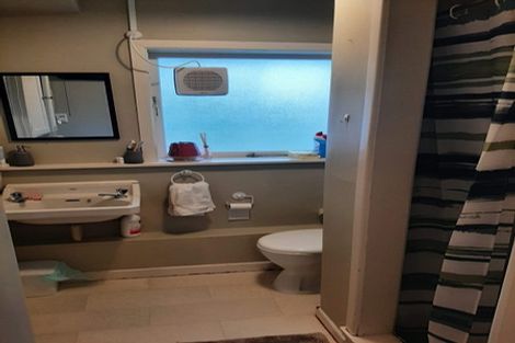 Photo of property in 18 Putnam Street, Northland, Wellington, 6012