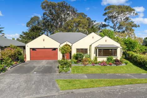 Photo of property in 11 La Lena Grove, Fitzherbert, Palmerston North, 4410