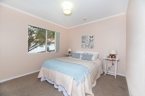 Photo of property in 76 Colwill Road, Massey, Auckland, 0614