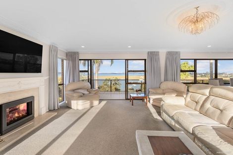 Photo of property in 51 Renoir Street, West Harbour, Auckland, 0618