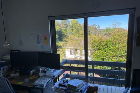 Photo of property in 42 Holyoake Place, Chatswood, Auckland, 0626