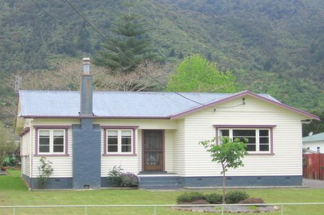 Photo of property in 20 Farmer Street, Te Aroha, 3320