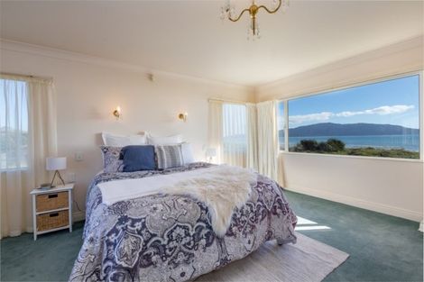 Photo of property in 22 Ara Kuaka, Waikanae Beach, Waikanae, 5036