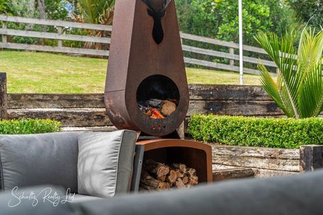 Photo of property in 16 Whaka Street, Maungaturoto, 0520