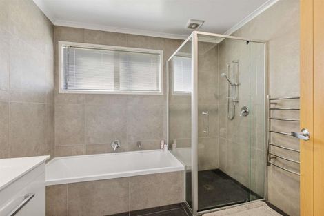 Photo of property in 143 Grove Road, Papakura, 2110